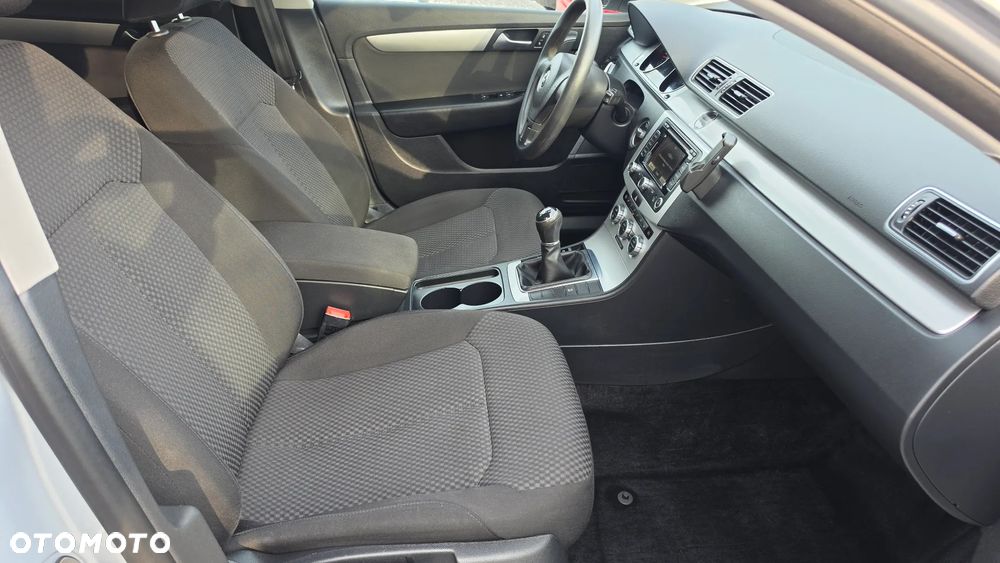Volkswagen Passat 2.0 Blue TDI SCR Comfortline - 12