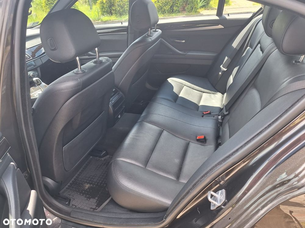 BMW Seria 5 528i xDrive Sport-Aut Luxury Line - 13