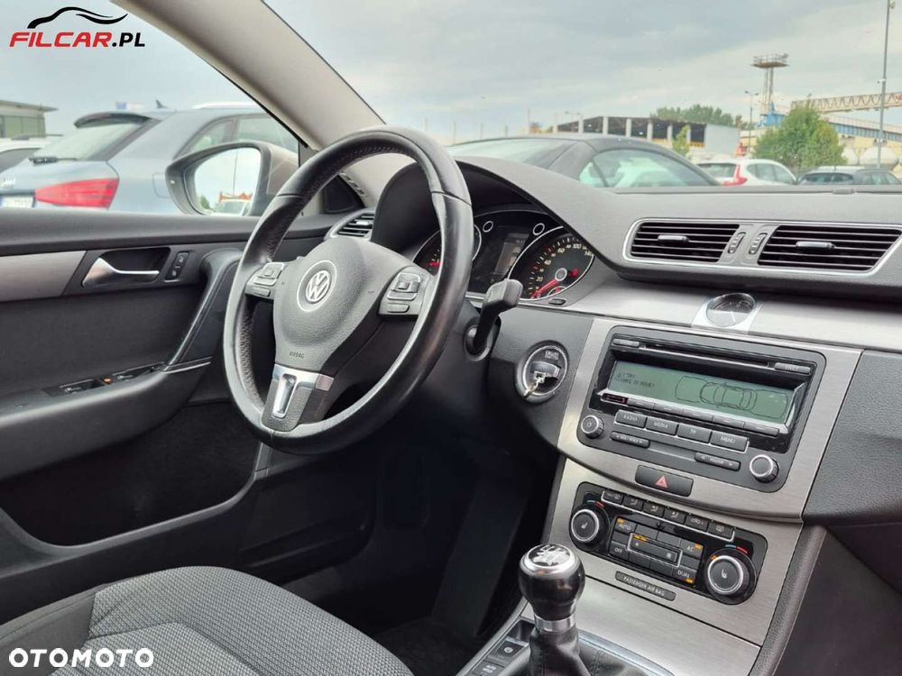 Volkswagen Passat - 16