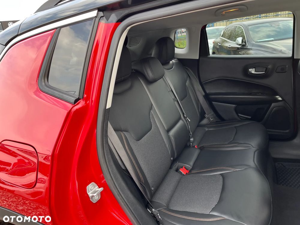 Jeep Compass - 33