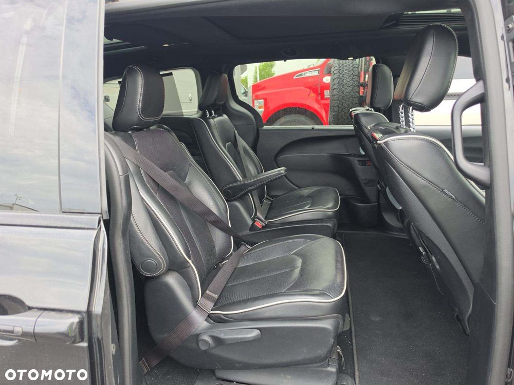Chrysler Pacifica - 10