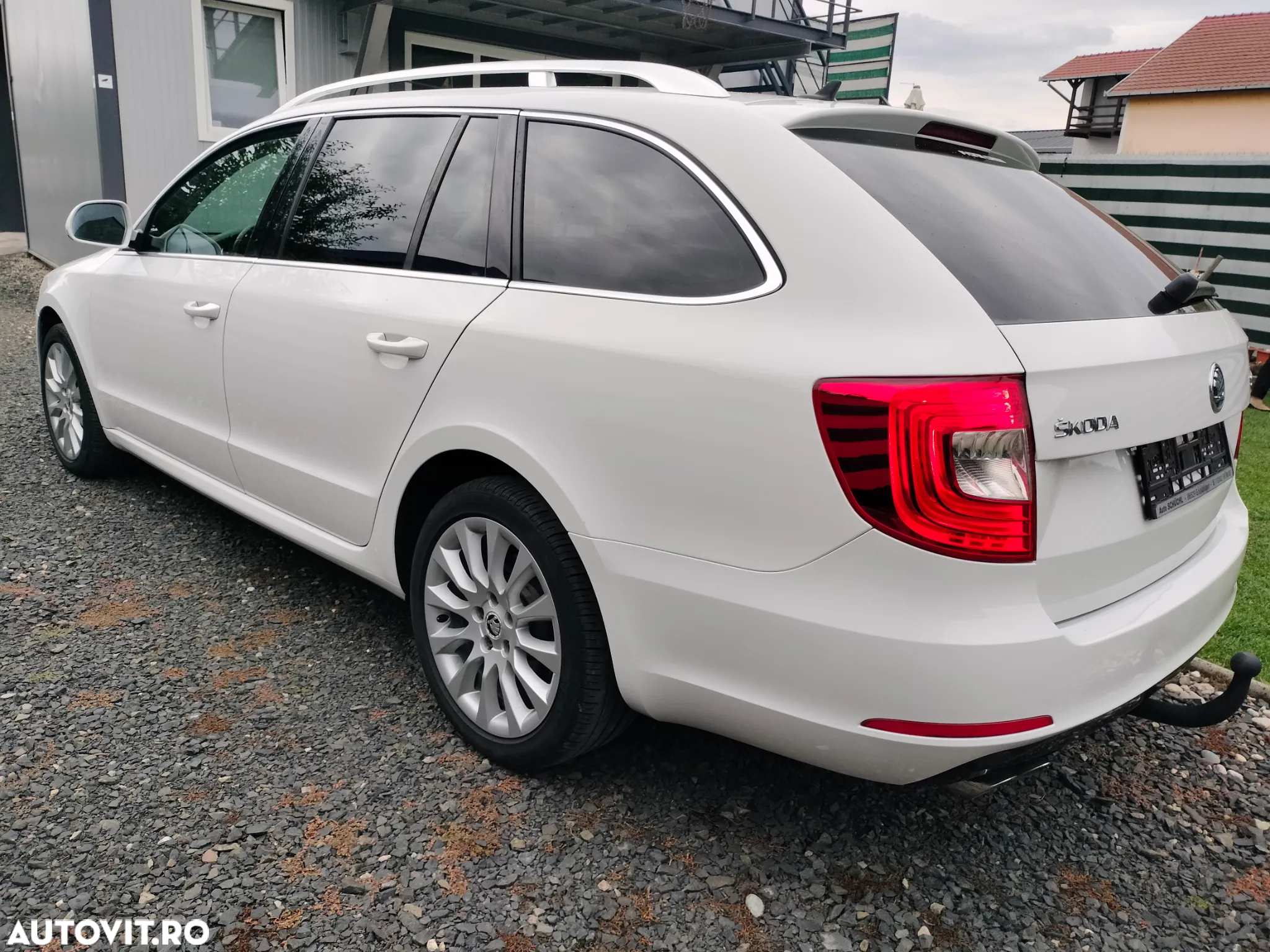 Skoda Superb 2.0 TDI DSG FAMILY - 31