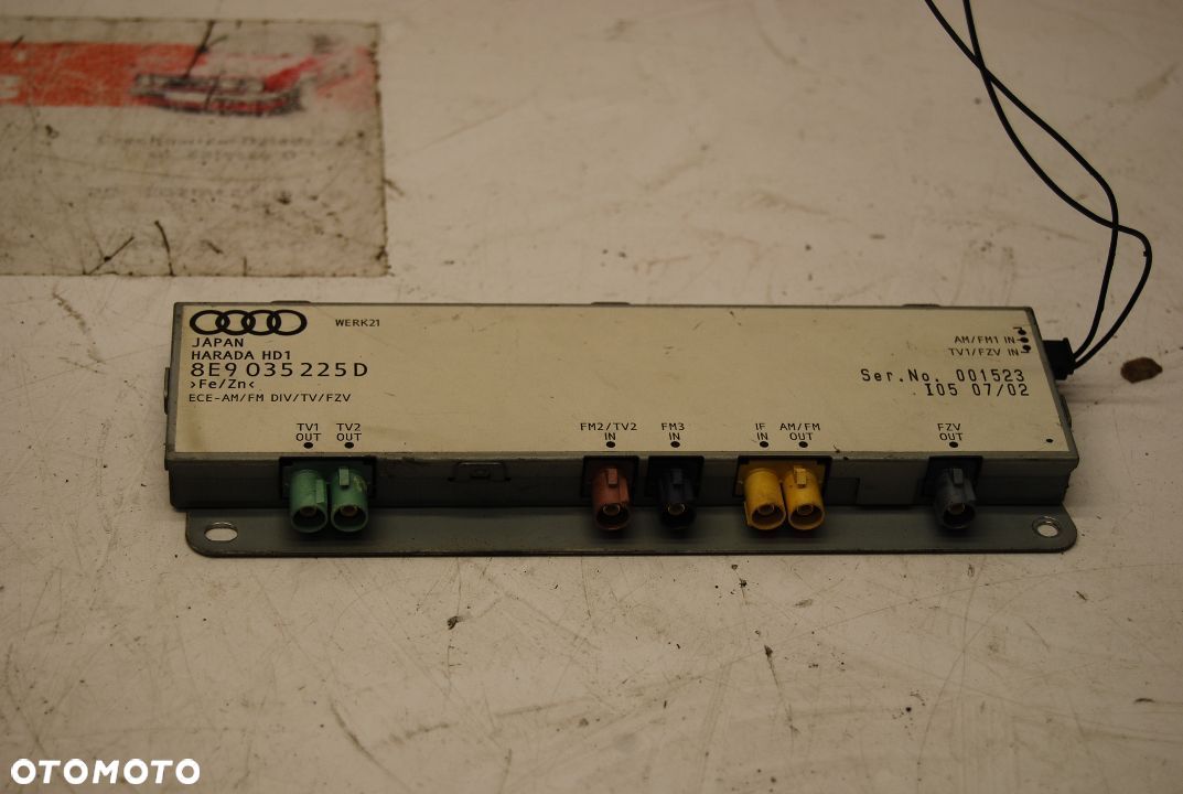 WZMACNIACZ ANTENY 8E9035225D AUDI A4 B6 B7 - 1