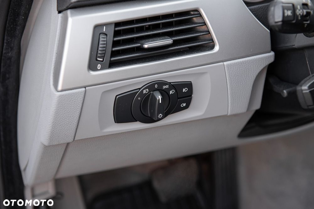 BMW Seria 3 325i - 22