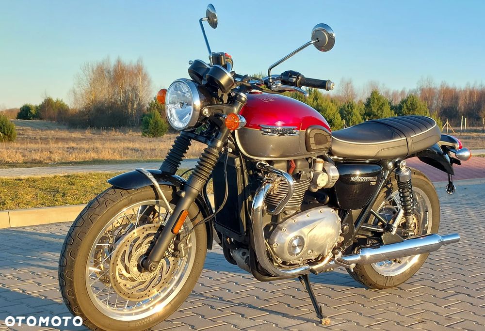 Triumph Bonneville - 24