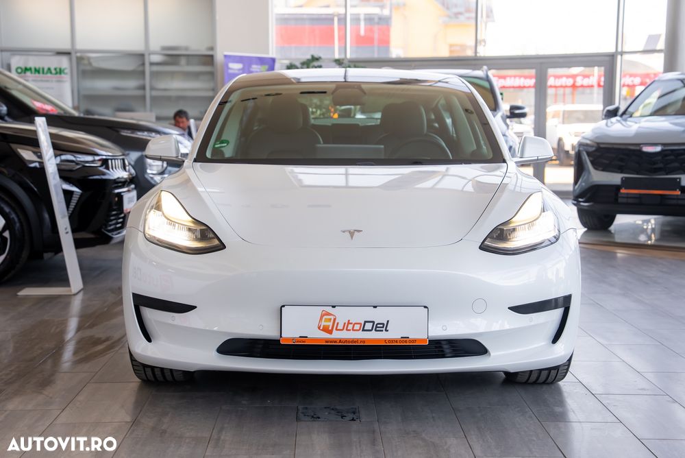 Tesla Model 3 - 8