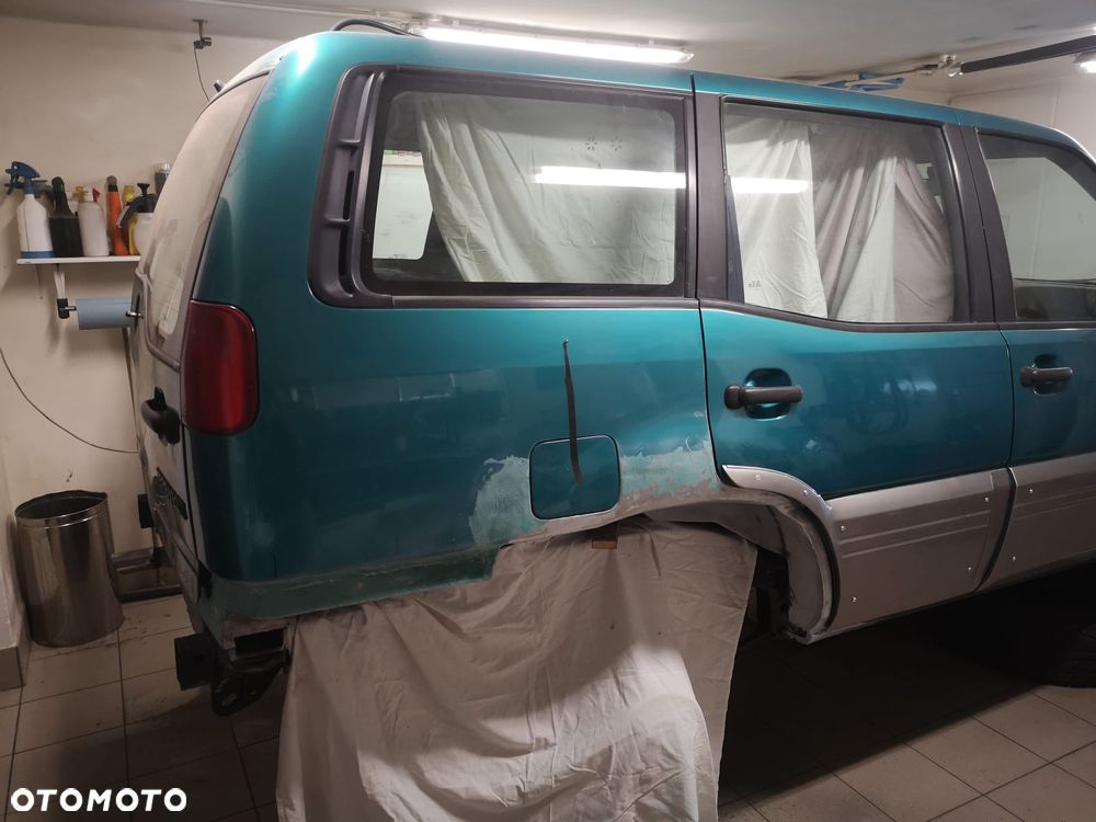 Nissan Terrano 2.4 SR - 16