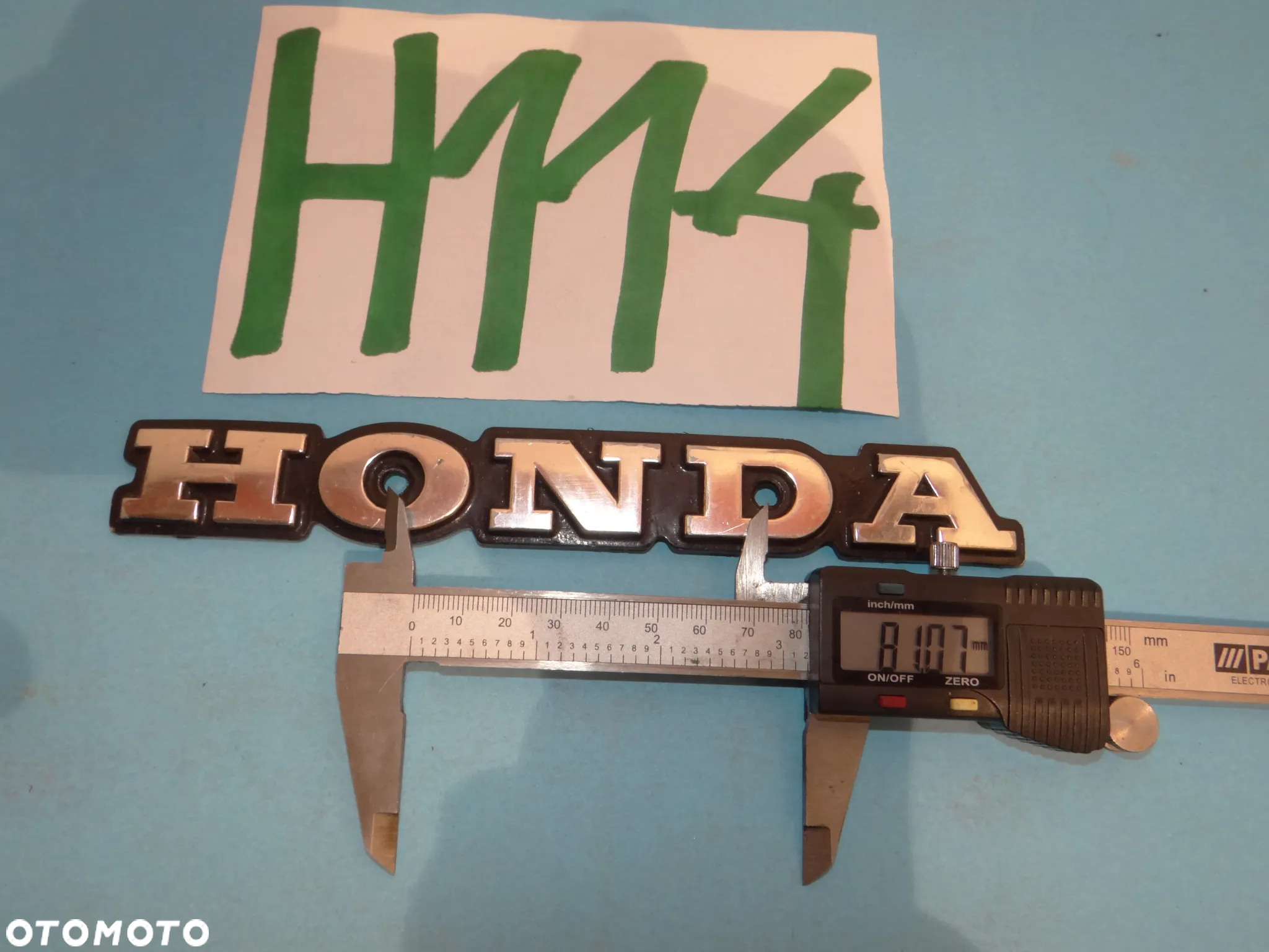 H114 HONDA CB 750 500 550 FOUR BOLDOR  EMBLEMAT ZNACZEK NA BAK ZBIORNIK PALIWA - 2