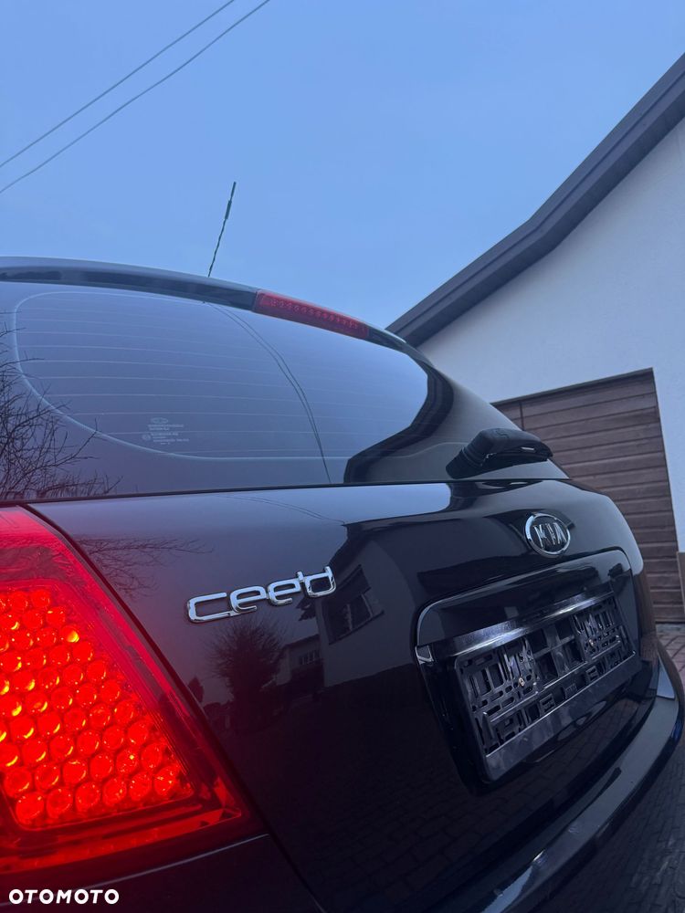 Kia Ceed - 8