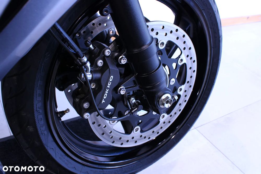 Suzuki GSX - 33