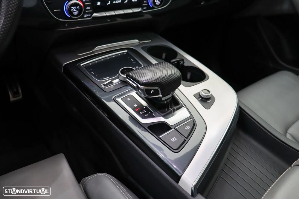 Audi Q7 3.0 TDI quattro S-line Tiptronic 7L - 30