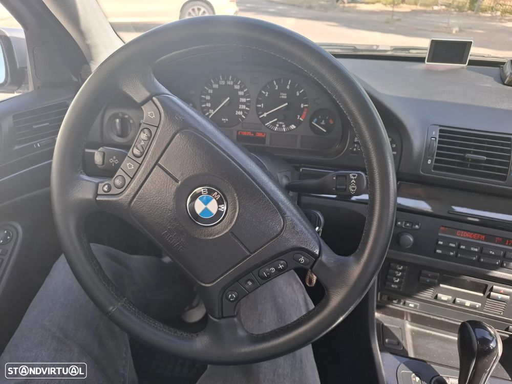BMW 528 iA - 9