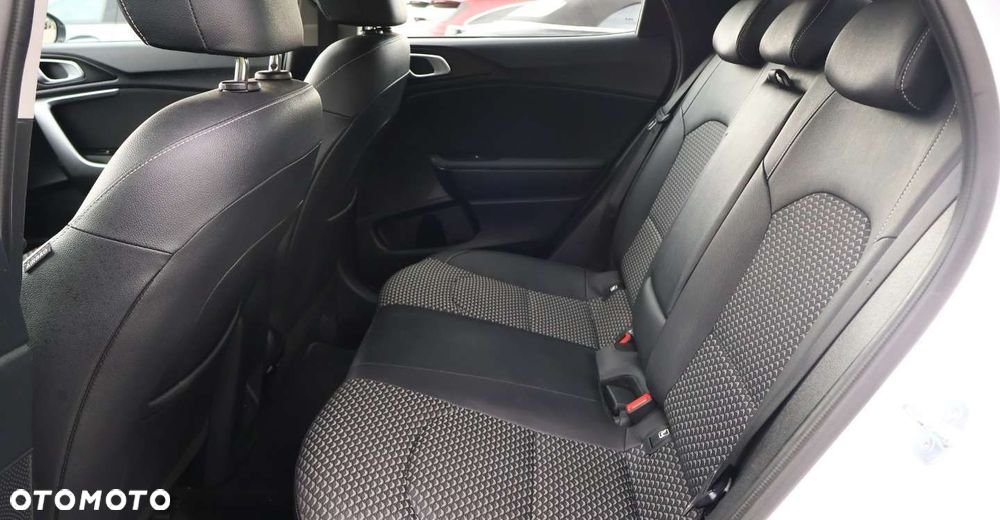 Kia XCeed - 14