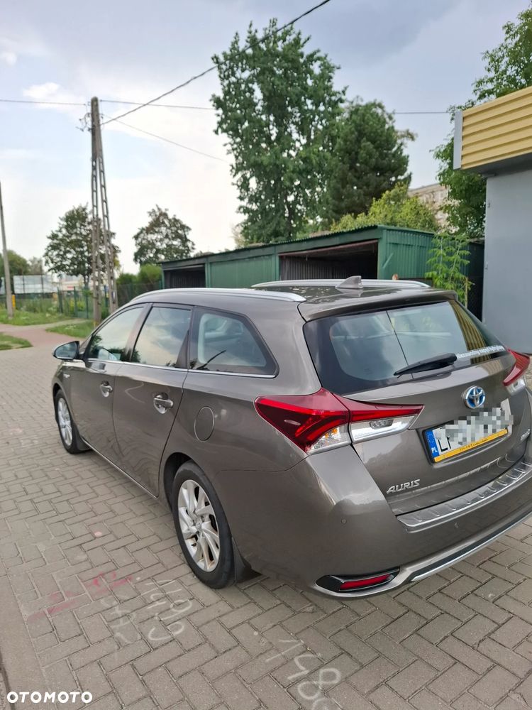 Toyota Auris Hybrid 135 Premium - 4