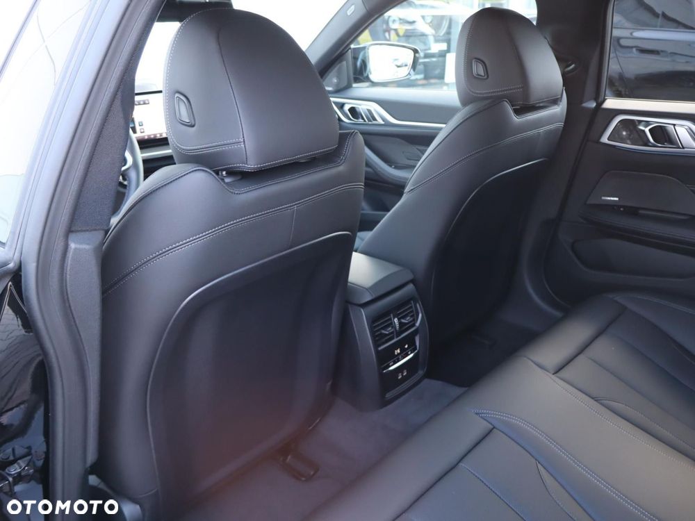 BMW i4 - 15