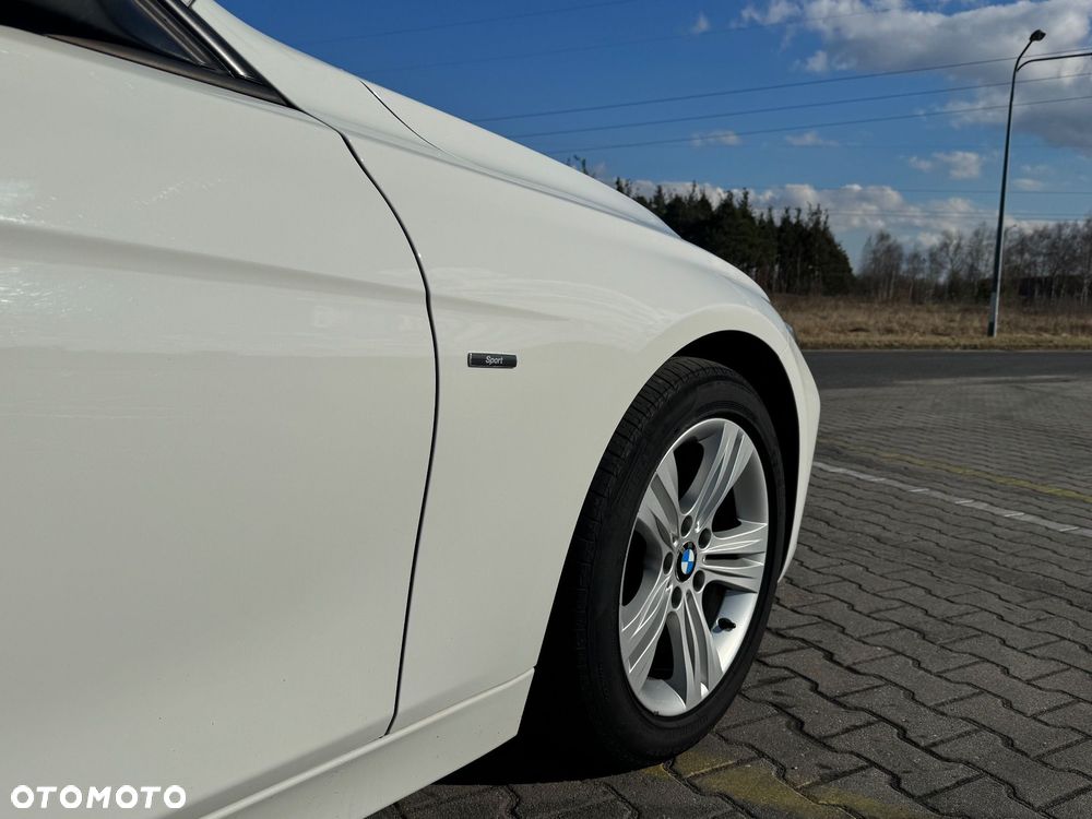 BMW Seria 3 318d Sport Line - 4