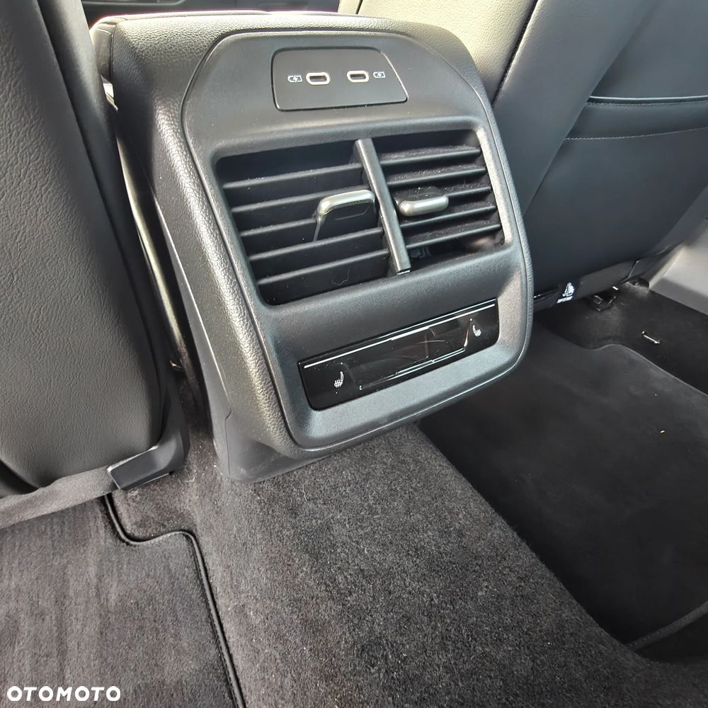 Volkswagen Passat - 14