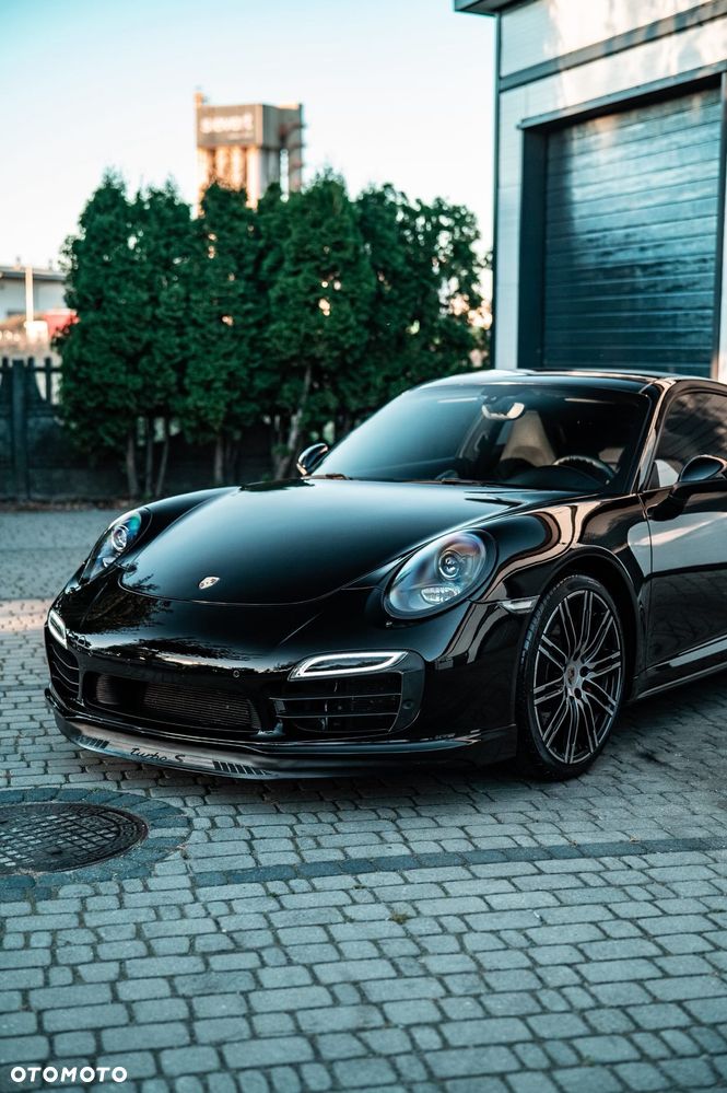 Porsche 911 Turbo - 1