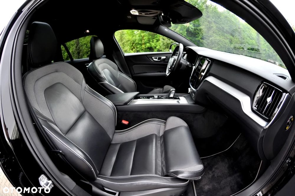 Volvo V60 B4 D R-Design - 12