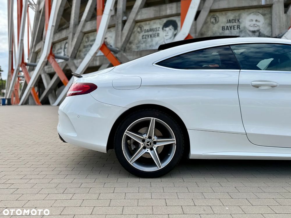 Mercedes-Benz Klasa C 300 9G-TRONIC - 14