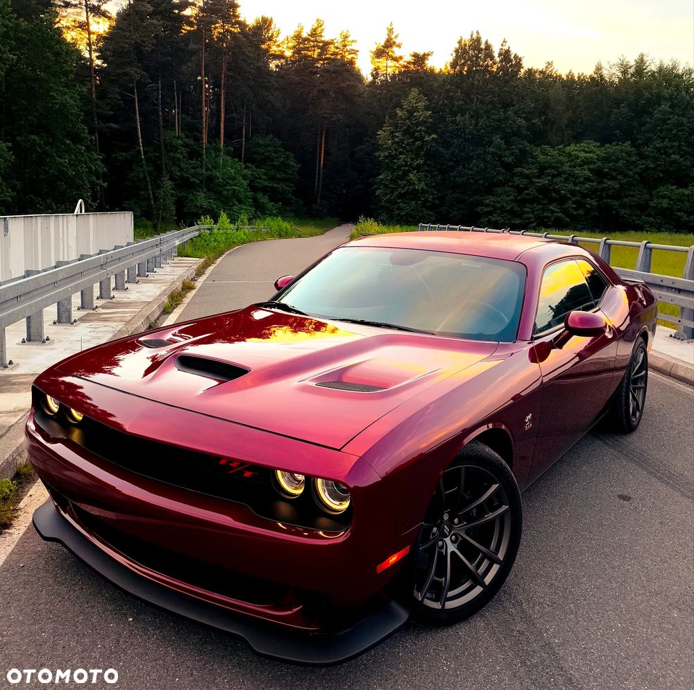 Dodge Challenger - 2