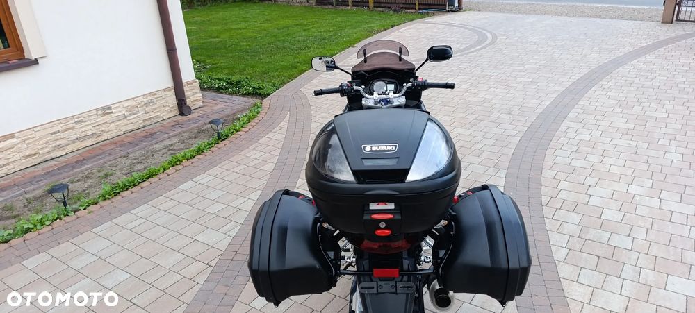 Suzuki GSX - 13