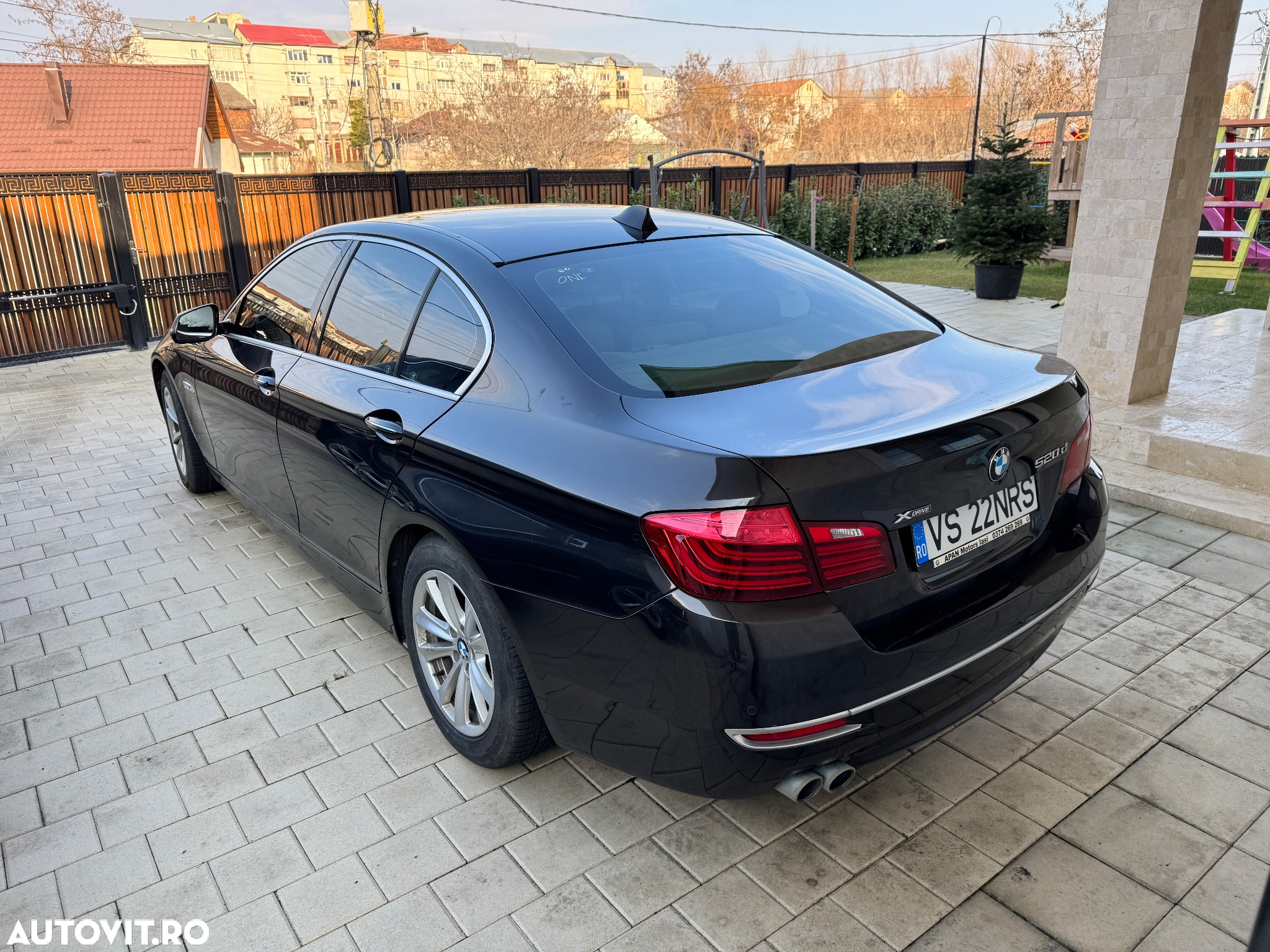 BMW Seria 5 520d xDrive - 4