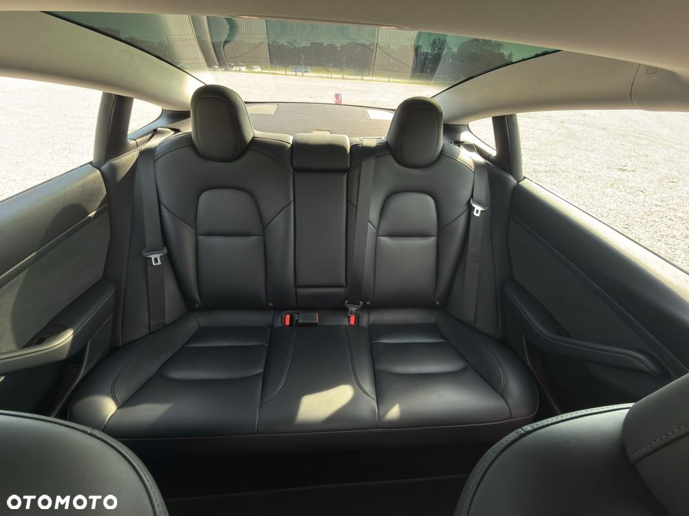 Tesla Model 3 - 9