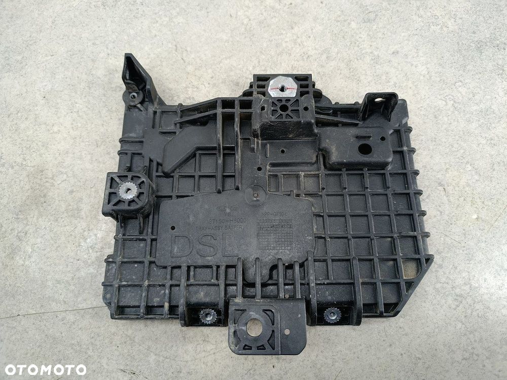 PODSTAWA AKUMULATORA KIA STONIC I 37150-H8000 1.6 CRDI - 2