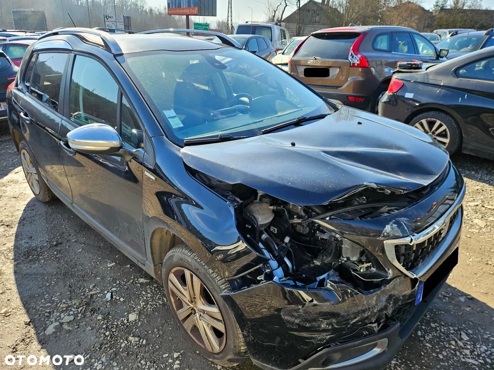Peugeot 2008 PureTech 130 GPF Black Edition - 8