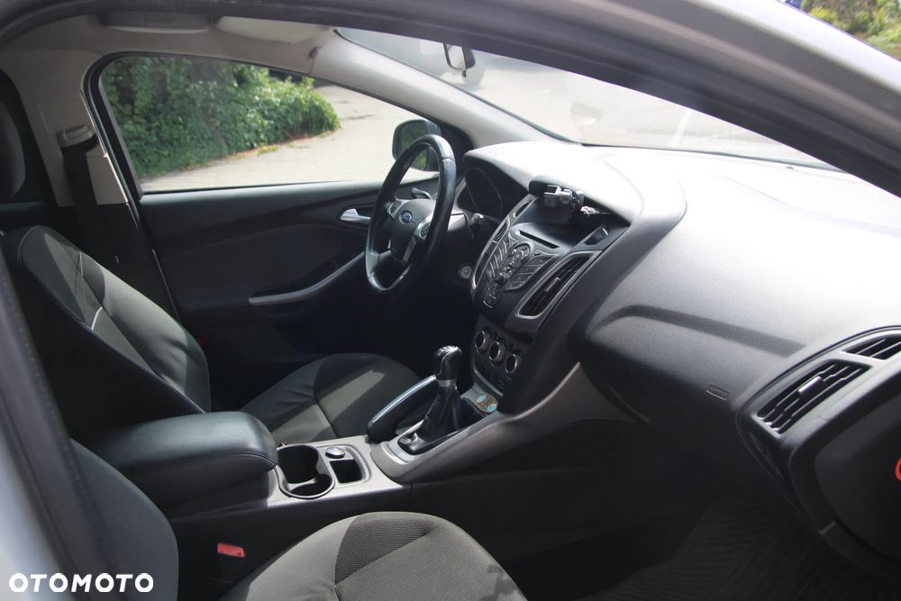 Ford Focus 1.6 Trend - 12