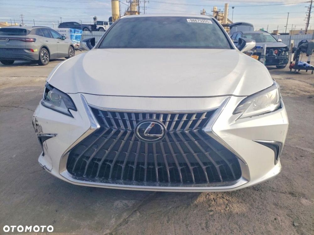 Lexus ES - 5