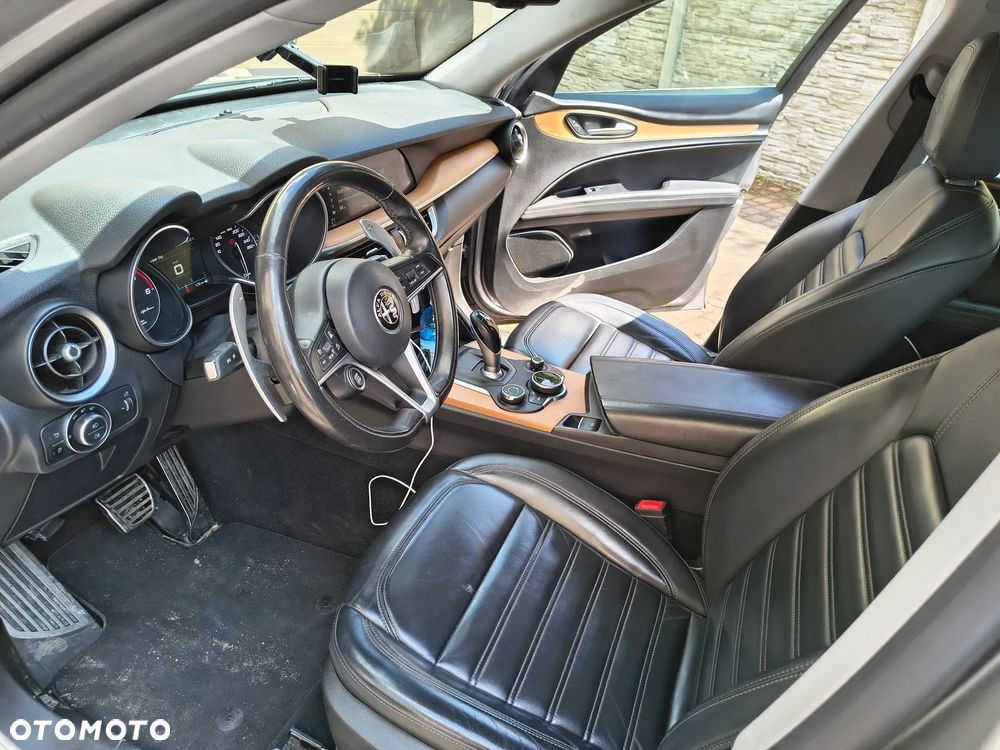 Alfa Romeo Stelvio - 14