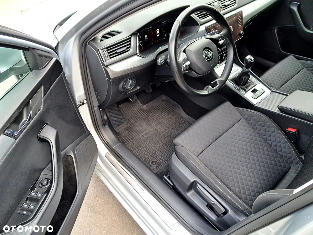 Skoda Superb 2.0 TDI SCR Ambition - 11