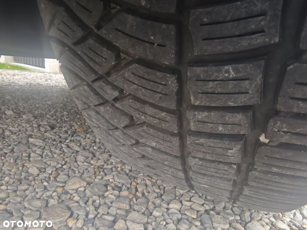 Ford Kuga 2.0 TDCi 2x4 Titanium - 6