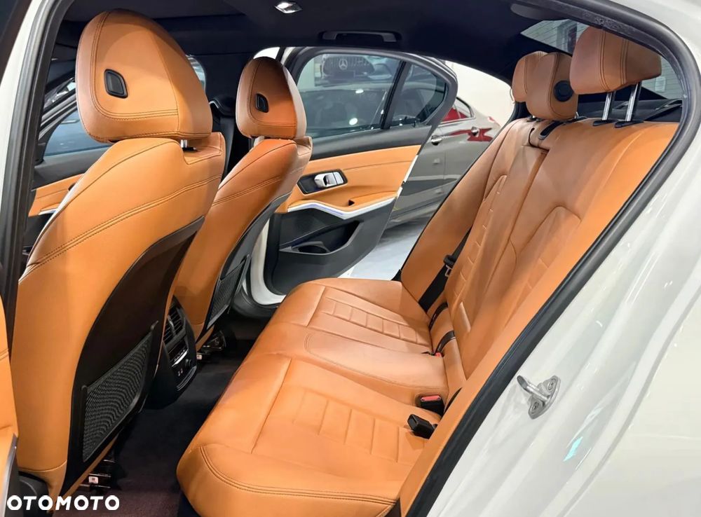 BMW Seria 3 330i xDrive M Sport - 8