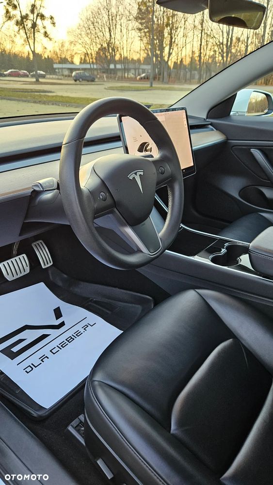 Tesla Model 3 - 21