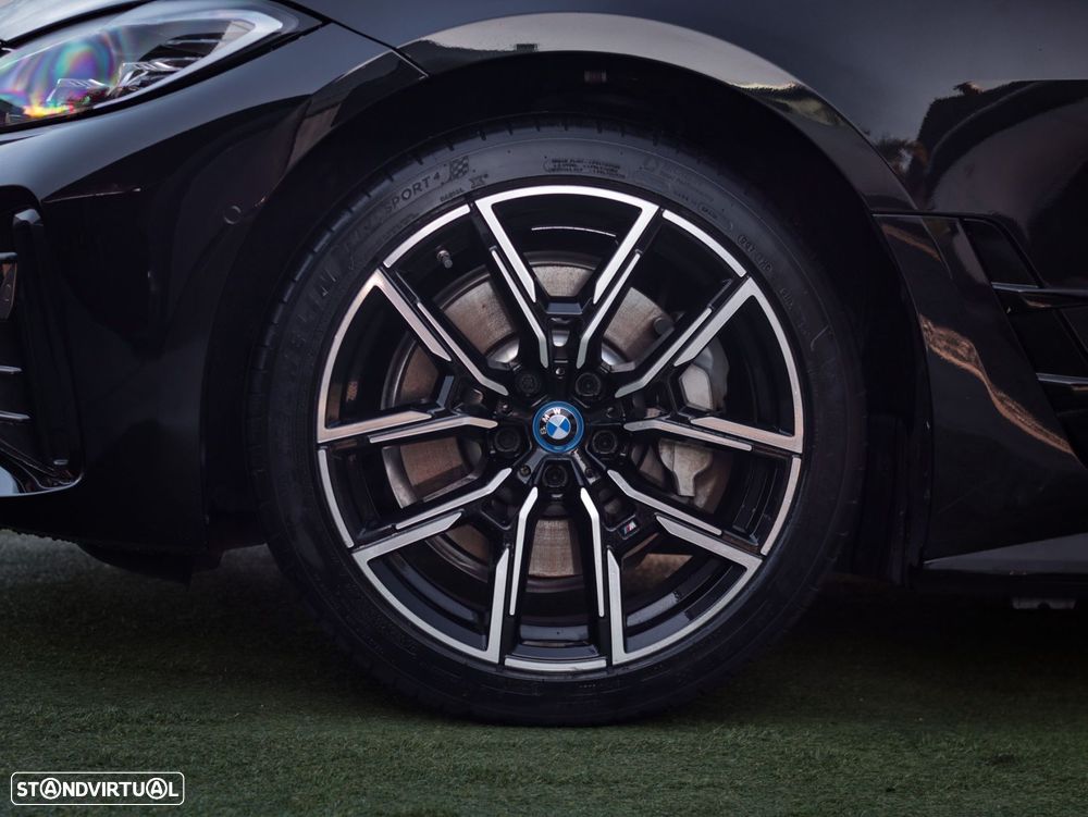 BMW i4 eDrive40 Pack Desportivo M - 16