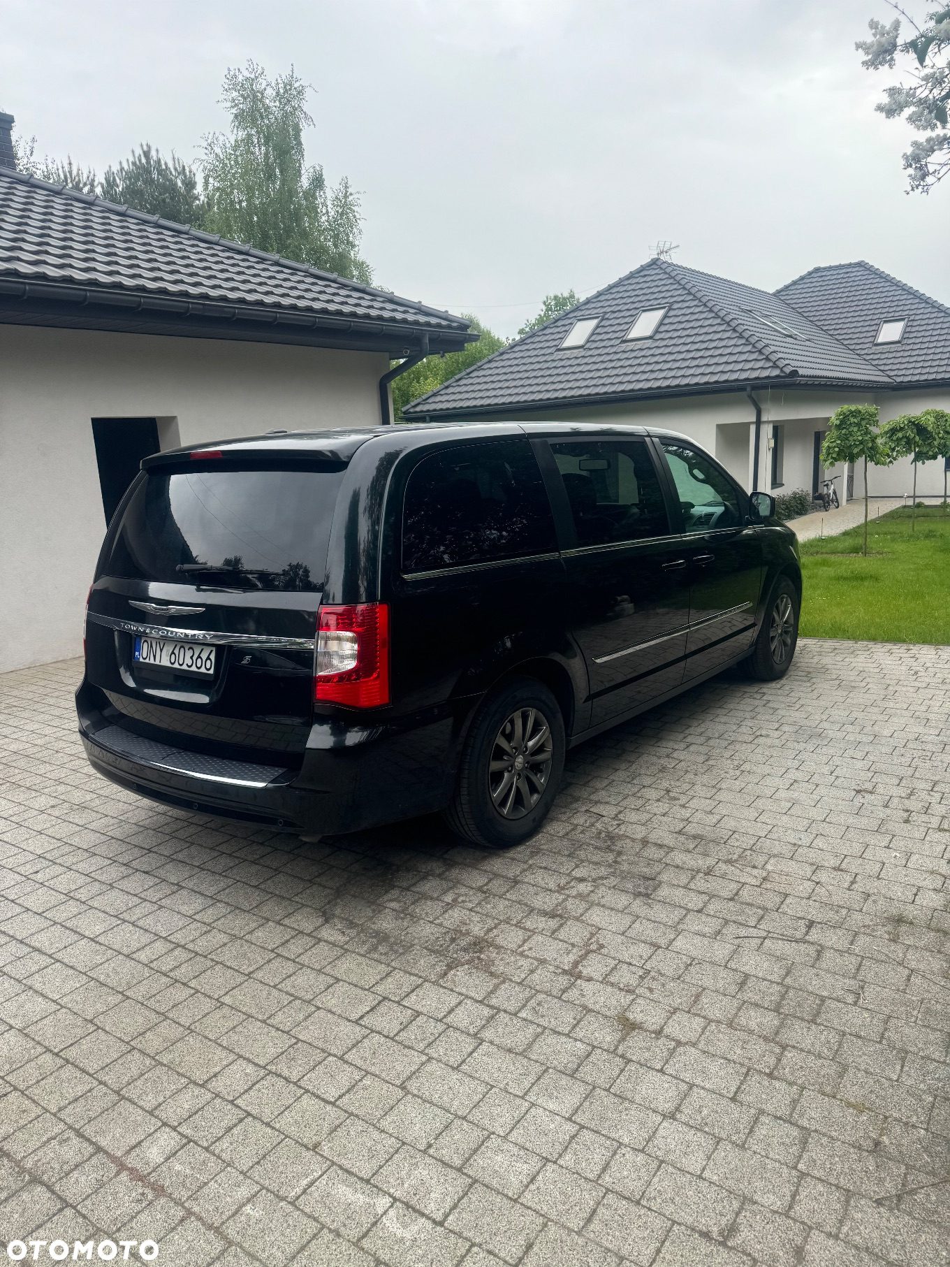 Chrysler Town & Country - 3