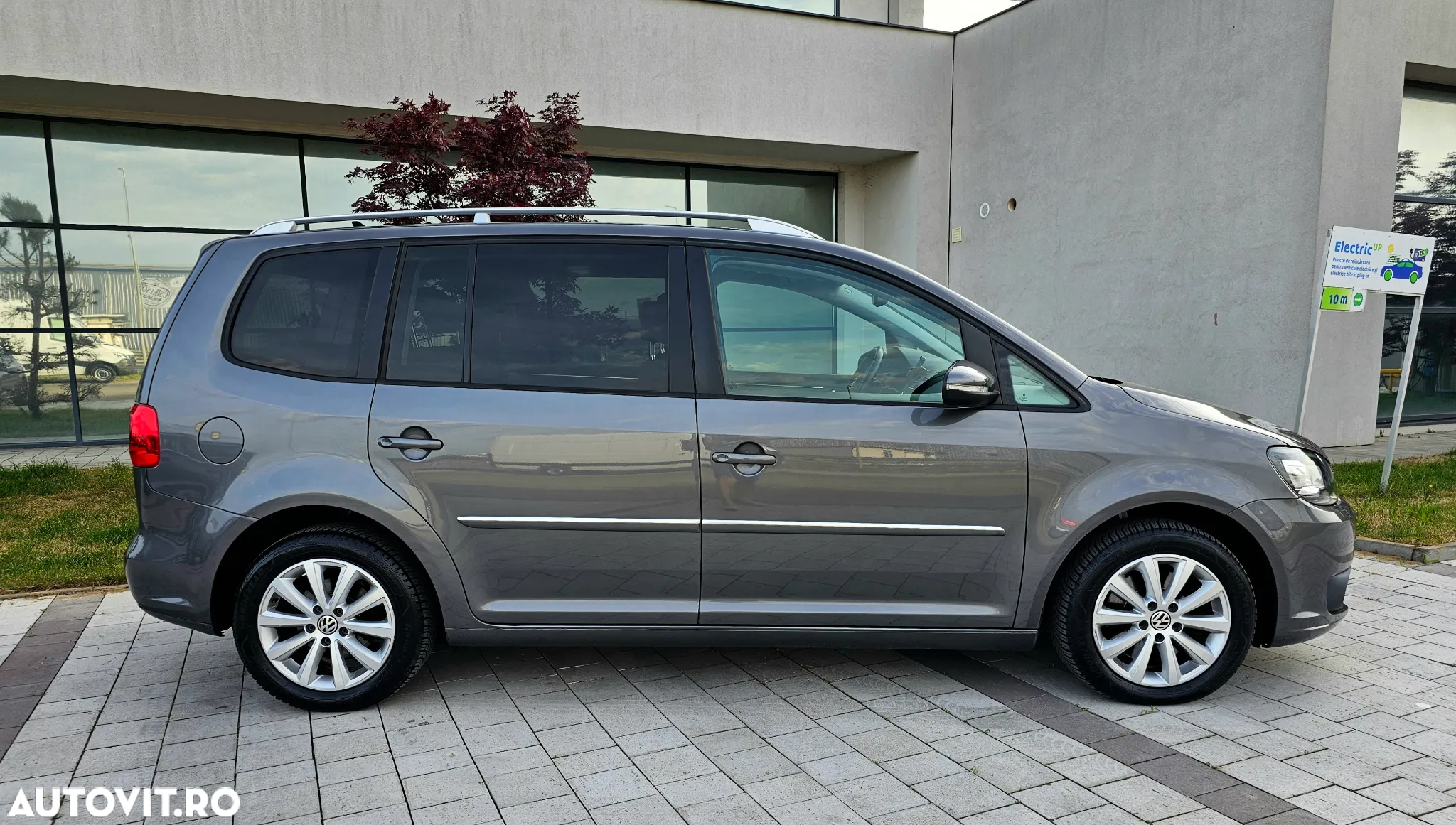 Volkswagen Touran 2.0 TDI DPF BlueMotion Technology DSG Highline - 13