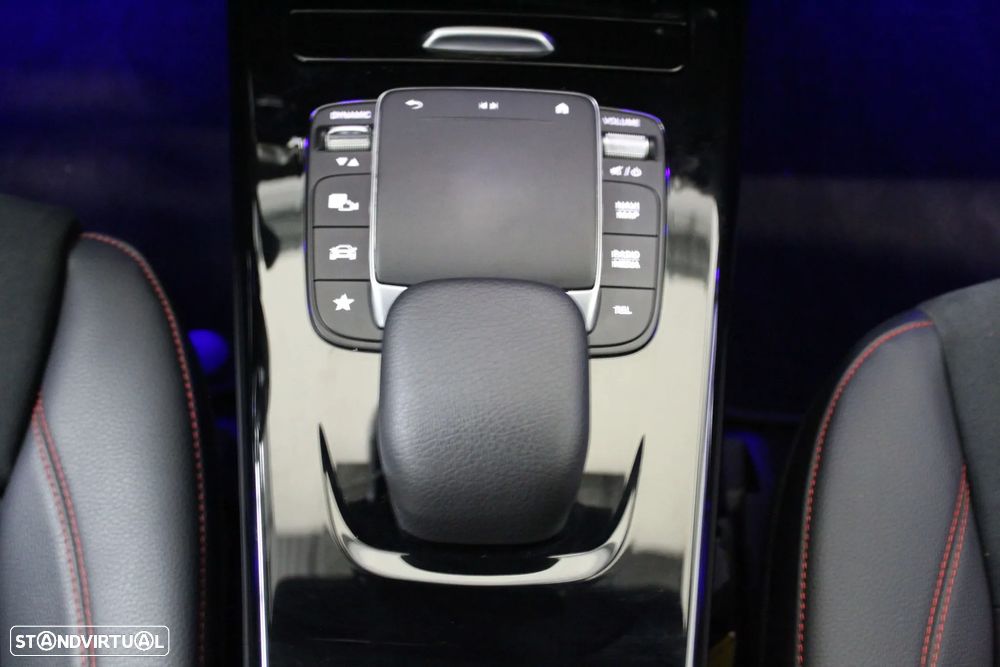 Mercedes-Benz A 250 e AMG Line - 18