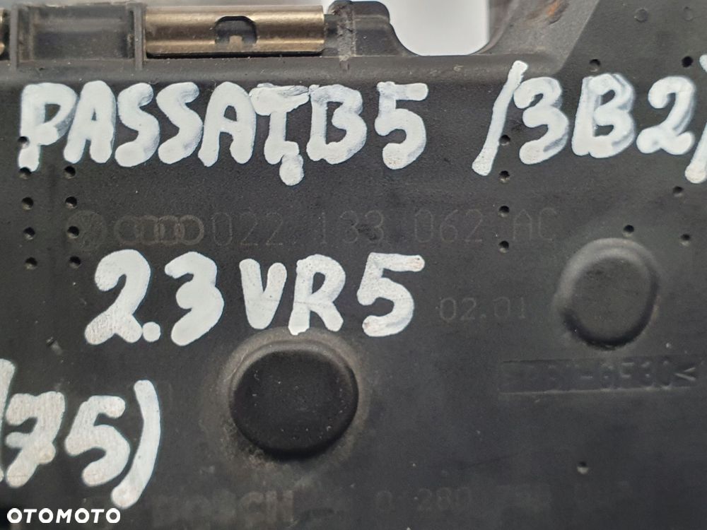 PRZEPUSTNICA Passat B5 2.3 V5 022133062AC - 2