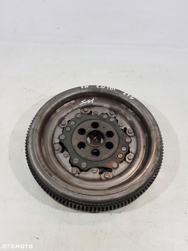 KOŁO DWUMASOWE VW PASSAT B7 CC 2.0 TDI CFG DSG - 2