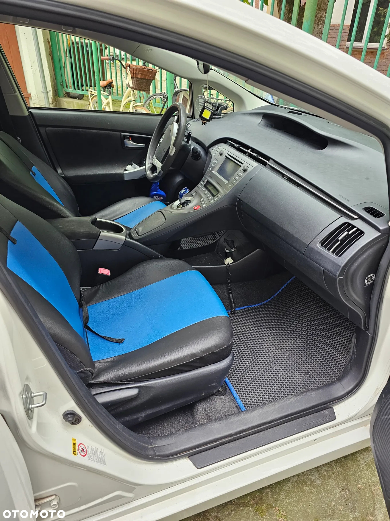 Toyota Prius (Hybrid) - 13