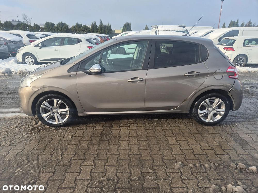 Peugeot 208 82 PureTech Style - 5