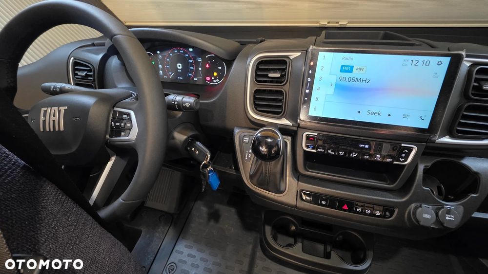 McLOUIS NEVIS 879 - INTEGRA - KAMPER - 26