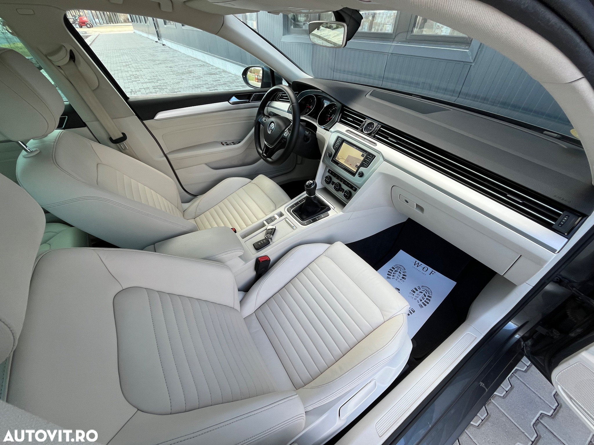 Volkswagen Passat 1.6 TDI (BlueMotion Technology) Comfortline - 24