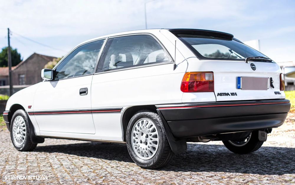 Opel Astra 1.6i GT - 14