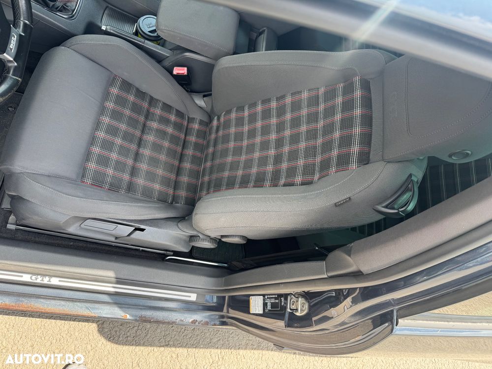 Volkswagen Golf 2.0 GTI - 9