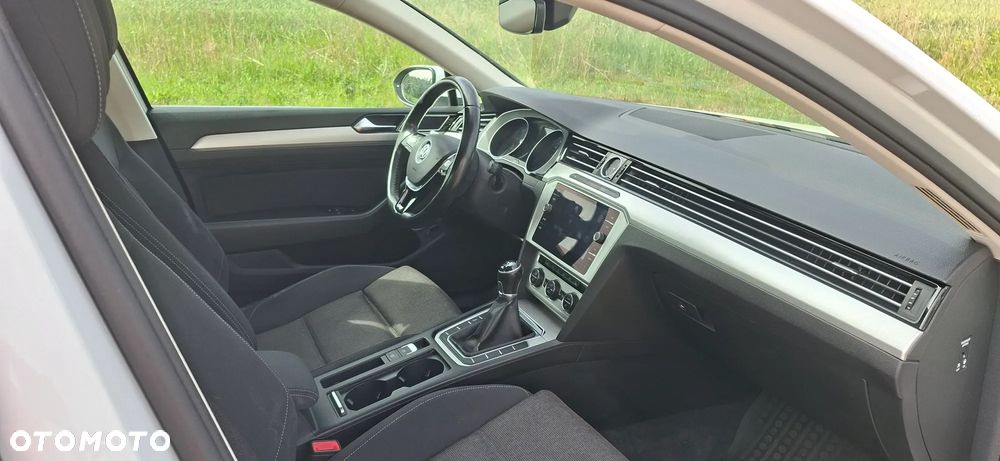 Volkswagen Passat 2.0 TDI SCR Comfortline - 8